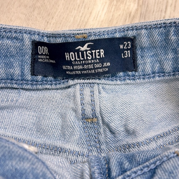 Hollister Vintage Stretch Ultra High-Rise Dad Jean Light Wash Butterfly Graphics - Picture 6 of 6